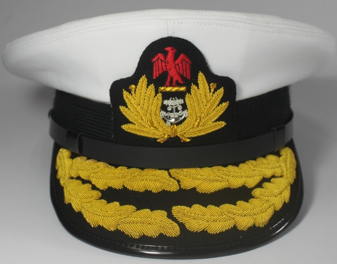 揭秘：海军帽子为何多为白色？