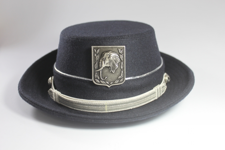 国内外女警帽定制差异深度解析：规范化与人性化的双向探索