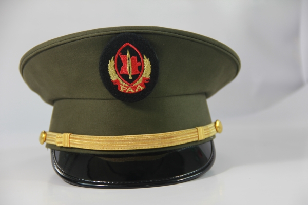 铁路的帽子什么样的